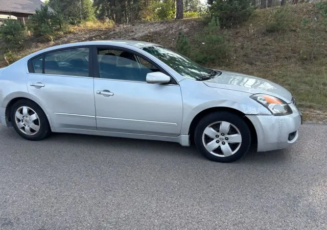 NISSAN Altima 