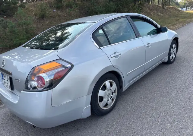 NISSAN Altima 