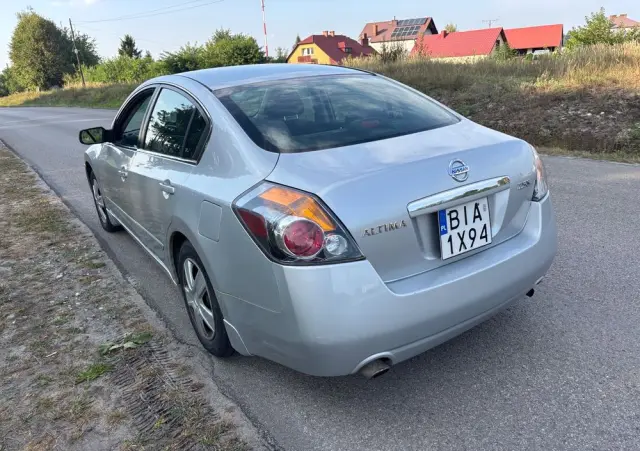 NISSAN Altima 