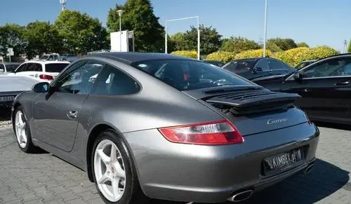 PORSCHE 911 Carrera 