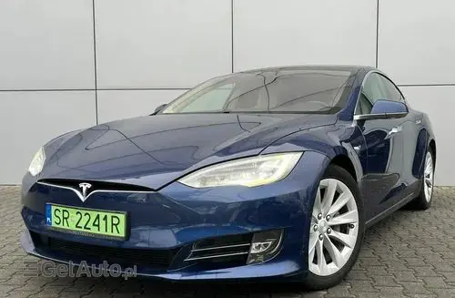 TESLA Model S 