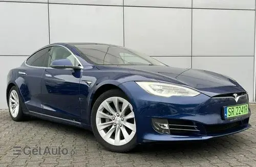 TESLA Model S 