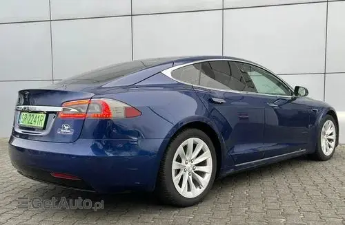TESLA Model S 