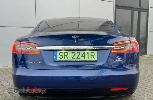 TESLA Model S 