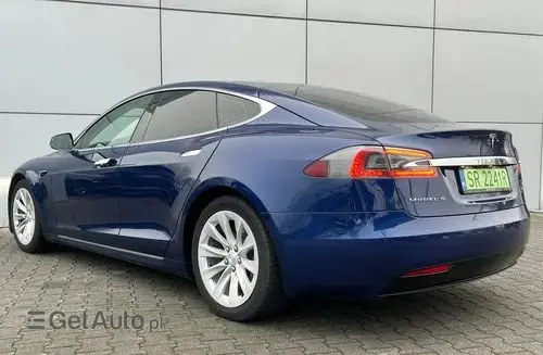TESLA Model S 