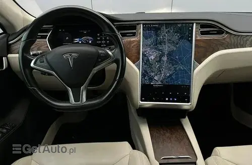 TESLA Model S 