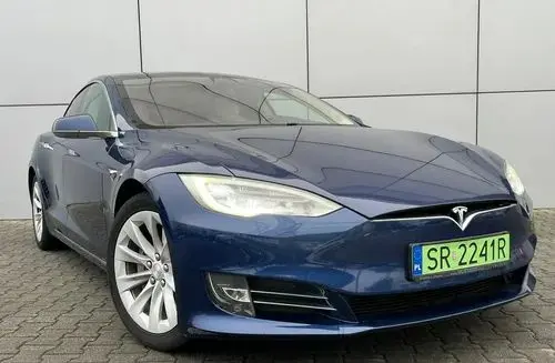 TESLA Model S 