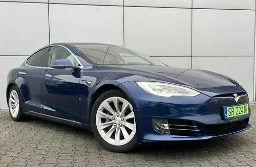 TESLA Model S 