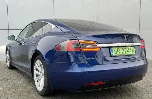 TESLA Model S 