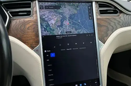 TESLA Model S 