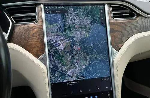 TESLA Model S 