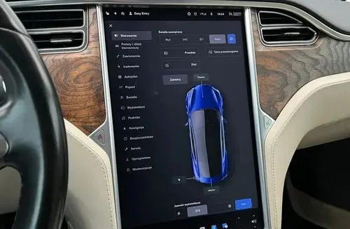 TESLA Model S 