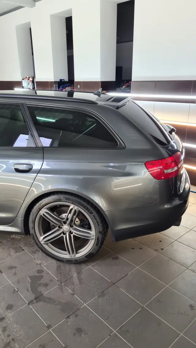 AUDI RS6 Avant Tiptronic