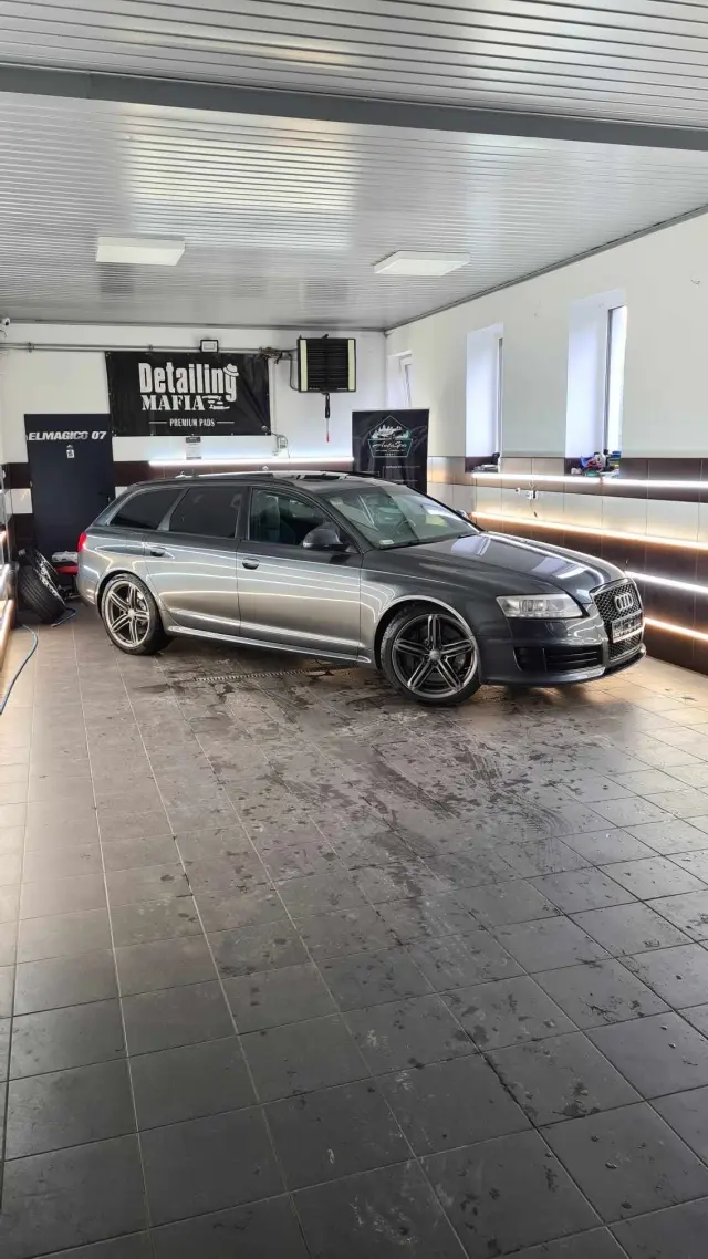 AUDI RS6 Avant Tiptronic
