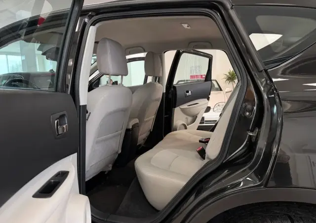 NISSAN Qashqai 2.0 dCi 4 x 4 DPF tekna