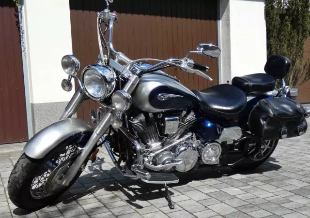 YAMAHA Road Star 