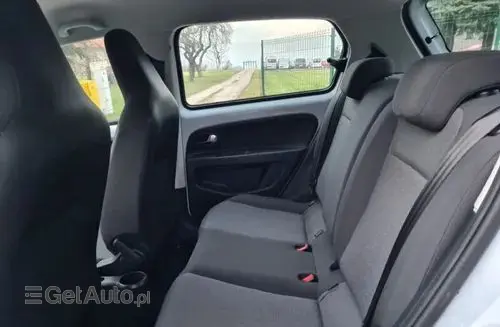 VOLKSWAGEN Up! 