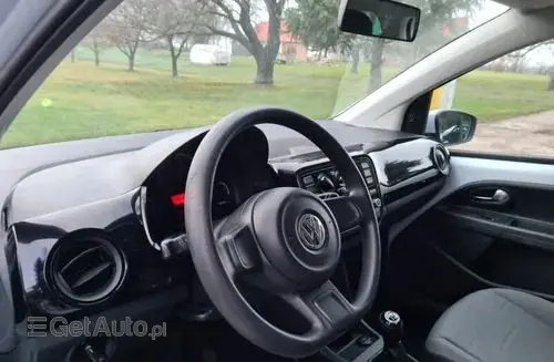 VOLKSWAGEN Up! 