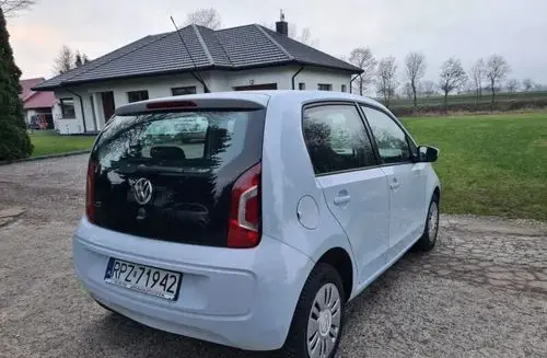 VOLKSWAGEN Up! 