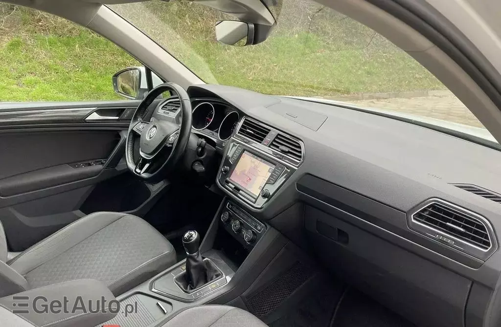 VOLKSWAGEN Tiguan 