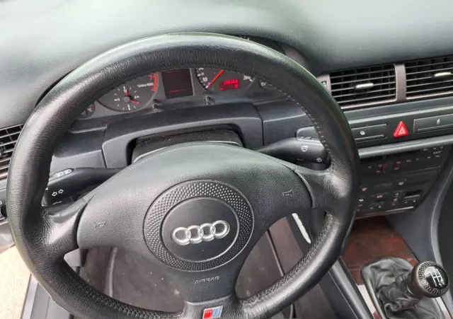 AUDI A6 1.8 T quattro
