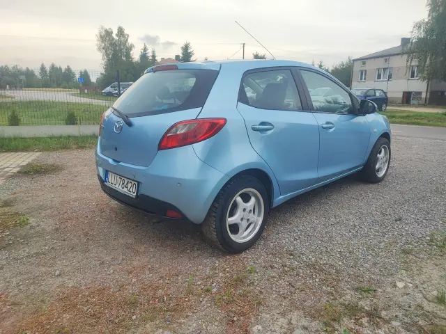 MAZDA 2 