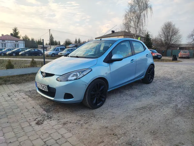 MAZDA 2 