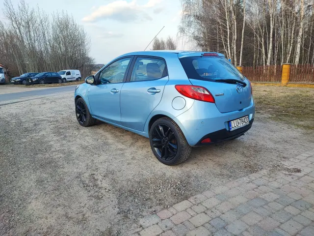MAZDA 2 