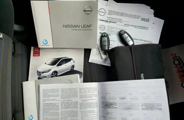 NISSAN Leaf 