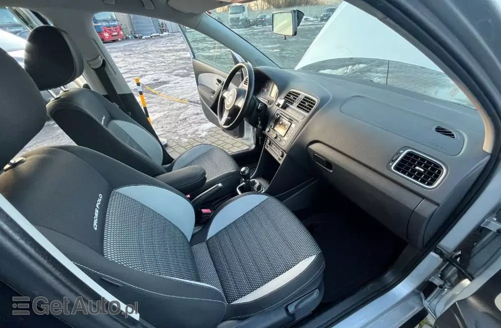 VOLKSWAGEN Polo Cross 