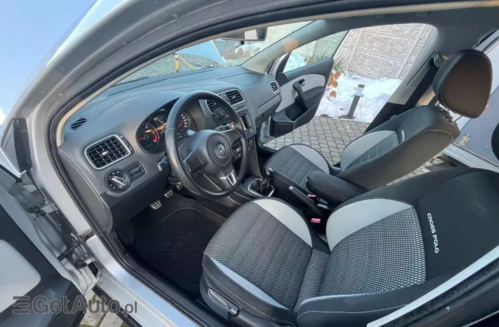 VOLKSWAGEN Polo Cross 