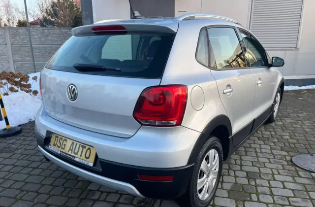 VOLKSWAGEN Polo Cross 