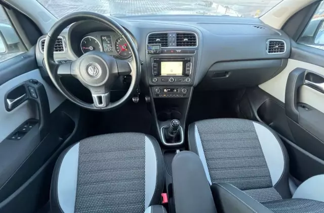 VOLKSWAGEN Polo Cross 