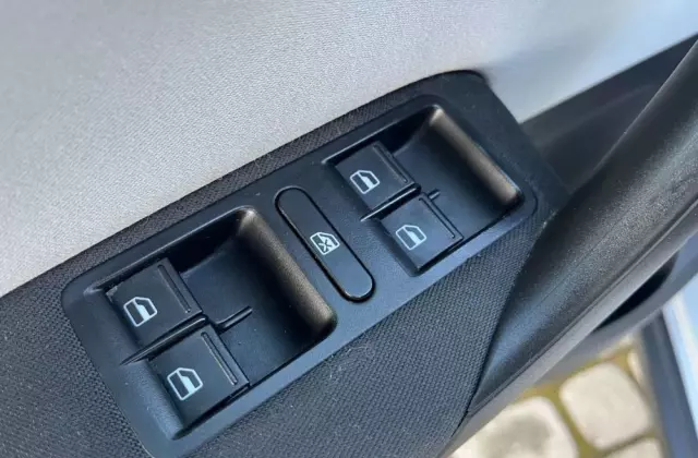 VOLKSWAGEN Polo Cross 