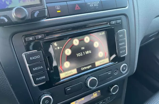 VOLKSWAGEN Polo Cross 