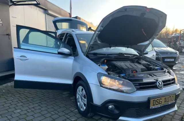 VOLKSWAGEN Polo Cross 
