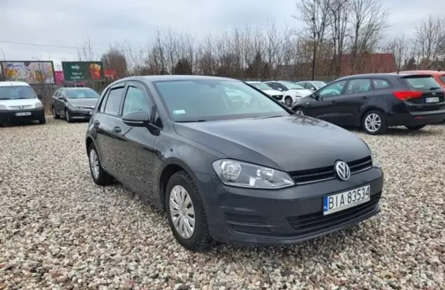 VOLKSWAGEN Golf 