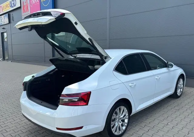 SKODA Superb 2.0 TDI SCR Style DSG