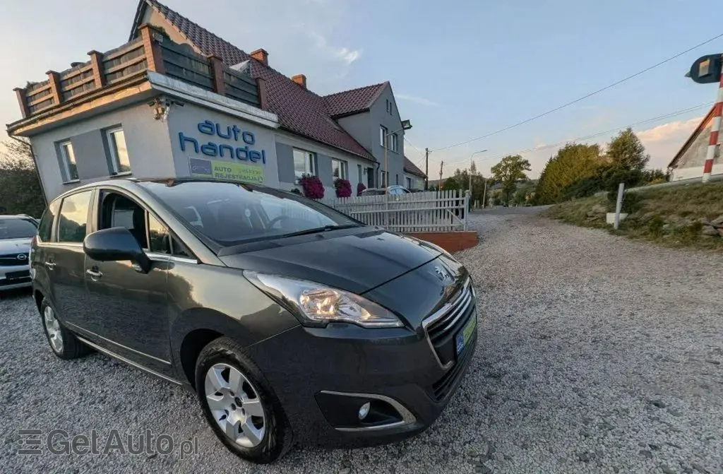 PEUGEOT 5008 