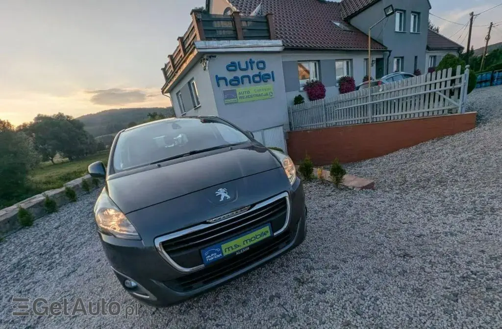 PEUGEOT 5008 