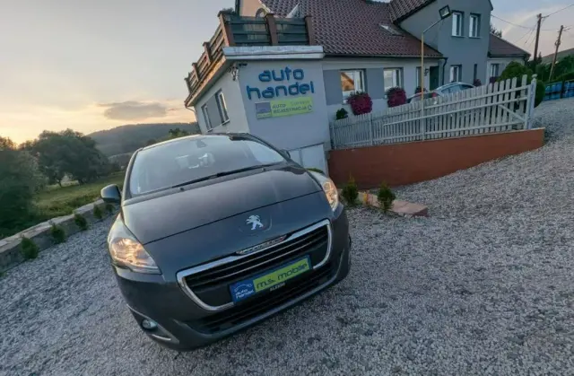 PEUGEOT 5008 