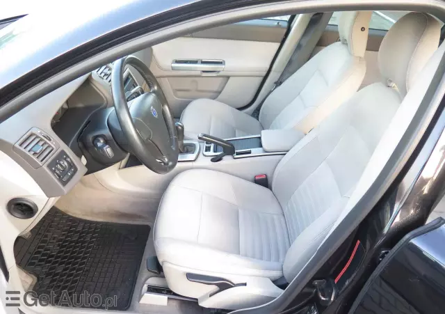 VOLVO V50 1.8 Momentum