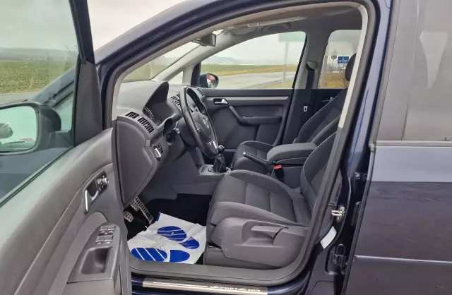 VOLKSWAGEN Touran 1.6 TDI (115 KM)