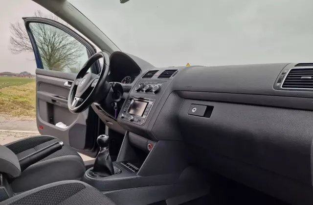 VOLKSWAGEN Touran 1.6 TDI (115 KM)