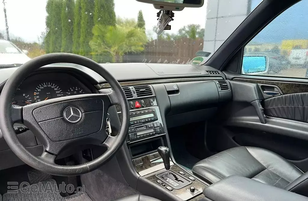 MERCEDES-BENZ Klasa E 