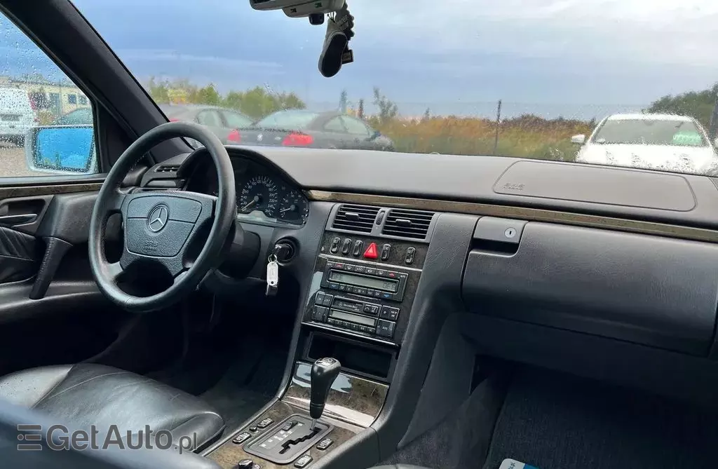 MERCEDES-BENZ Klasa E 