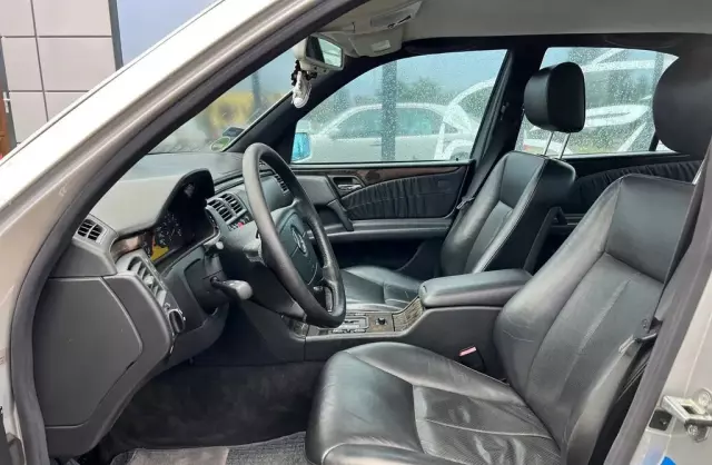 MERCEDES-BENZ Klasa E 