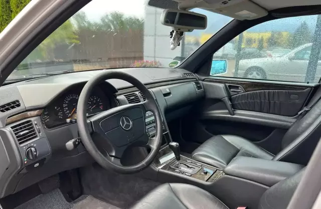 MERCEDES-BENZ Klasa E 