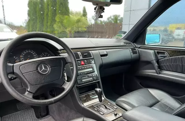 MERCEDES-BENZ Klasa E 