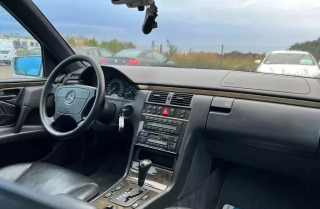 MERCEDES-BENZ Klasa E 